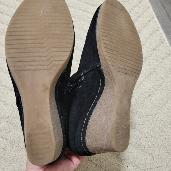 ERIC MICHAEL European Black Suede Wedge Ankle Boots, Chelsea boot style - Picture 8 of 10